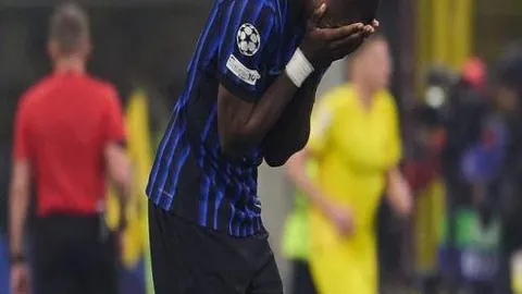 东契奇后撤步三分球得手，激情欢呼！